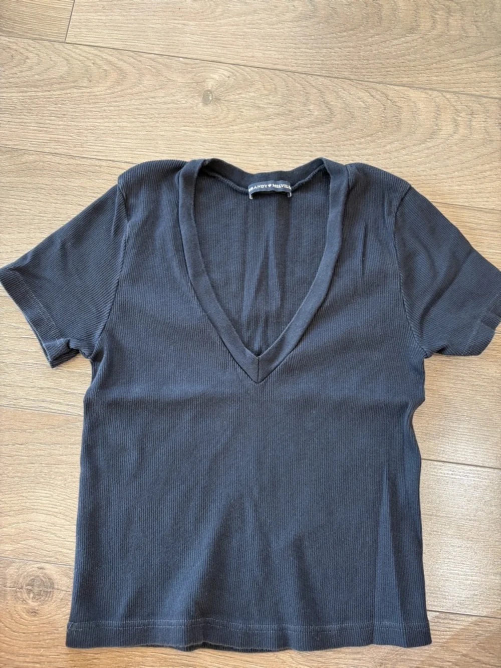Brandy Melville Black Ribbed V-Neck Short Sleeve Tee Size-US-XS - Picture 1 of 9